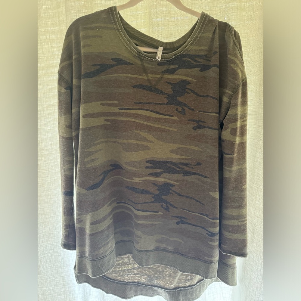 Z Supply Camo Top Size M